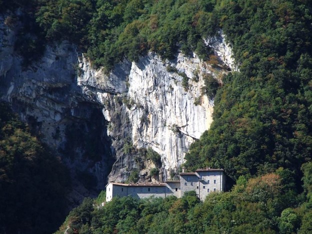 Eremi e Conventi sul cammino delle Abbazie